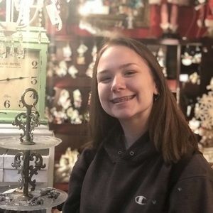 Meet your Posher, Leeann